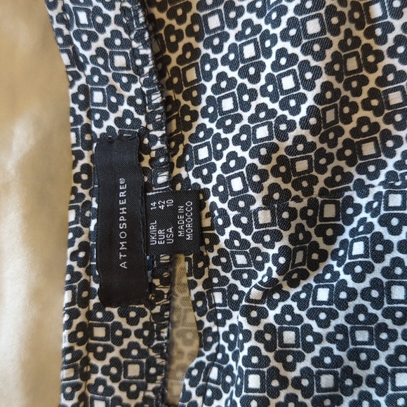 Fun patterned stretchy pants - Picture 2 of 3